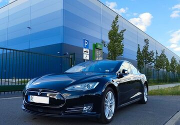 Tesla Model S 422.000 km 11.599 &euro; Potsdam 14471