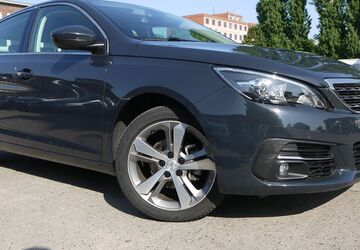 Peugeot 308 49.000 km 12.999 &euro; Berlin 12439