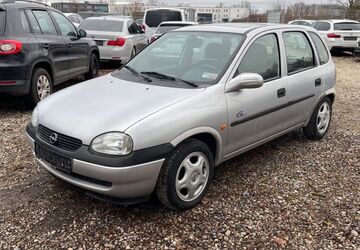 Opel Corsa 81.000 km 2.490 &euro; DAHLEWITZ 15827