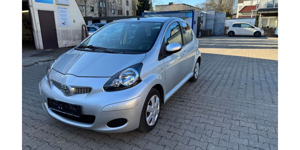 Toyota Aygo (X) 42.911 km 5.499 &euro; Berlin 12357