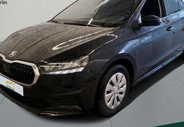 Skoda Fabia 57.386 km 17.975 &euro; Berlin 13088