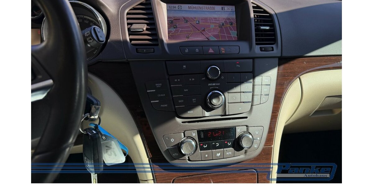 Opel Insignia Cosmo*SHZ*Navi*Tempo*E-Koffer*Lederweiß 169.708 km 5.980 &euro; Berlin 13187