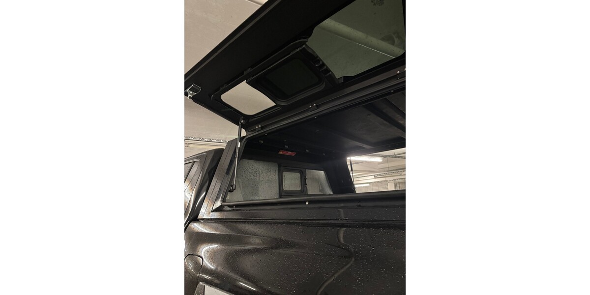 Toyota Hilux 91.000 km 57.000 &euro; Berlin 10178