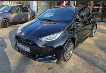 Toyota Yaris 1.306 km 30.990 &euro; Berlin 13403