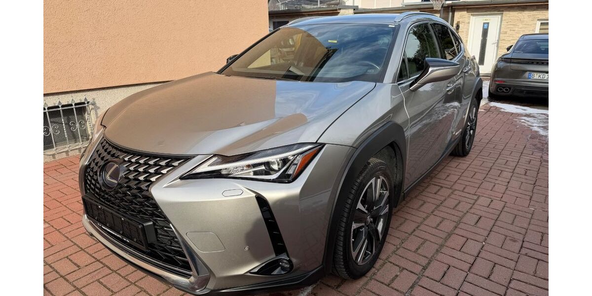 Lexus UX 48.000 km 23.950 &euro; Berlin 12355