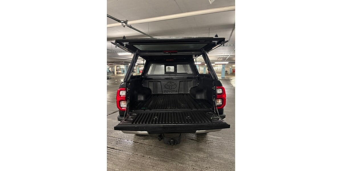 Toyota Hilux 91.000 km 57.000 &euro; Berlin 10178