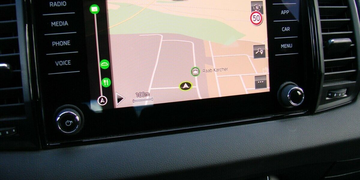 Skoda Karoq 1.5TSi Sportline ACC Navi LED Kamera 33.284 km 29.980 &euro; Falkensee 14612