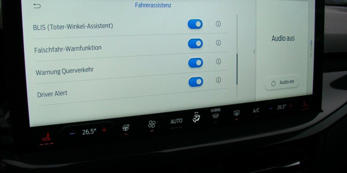 Ford Focus 1.5L TDCi ST-Line X ACC LED AHK HUD Bliss 12.043 km 25.980 &euro; Falkensee 14612