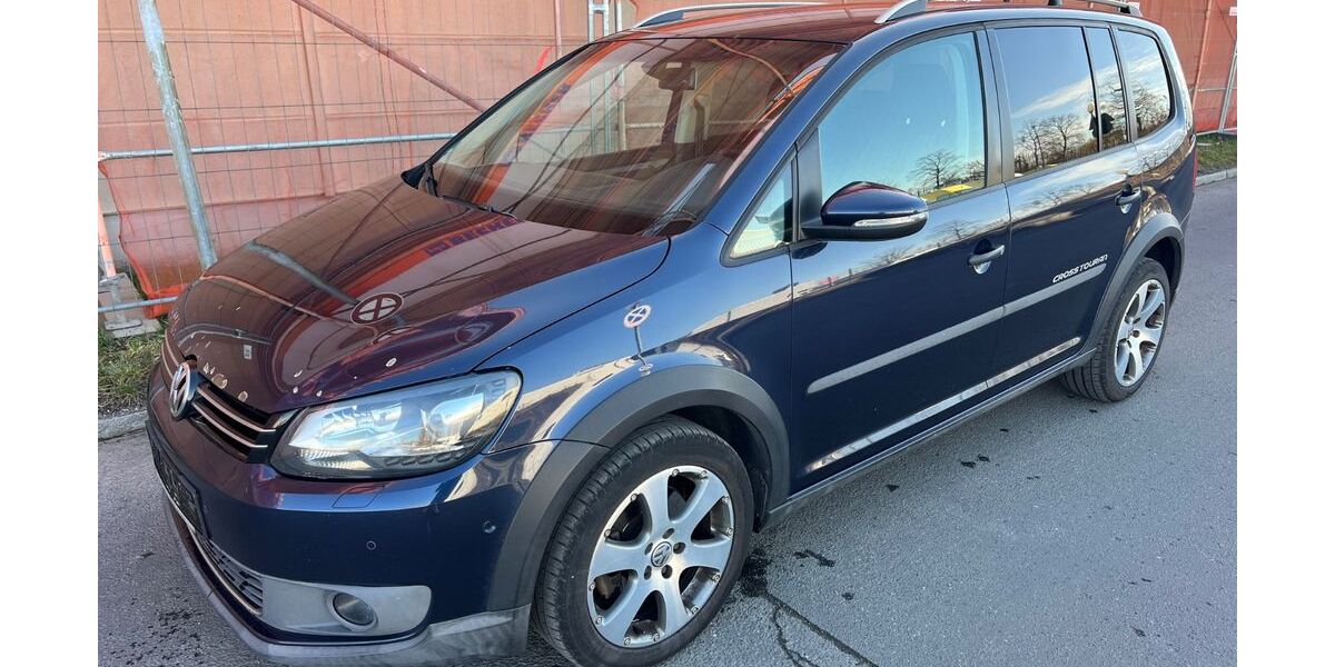 VW Touran 279.000 km 5.499 &euro; Berlin 12057