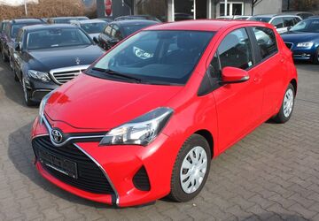 Toyota Yaris 49.000 km 9.600 &euro; Berlin 12057