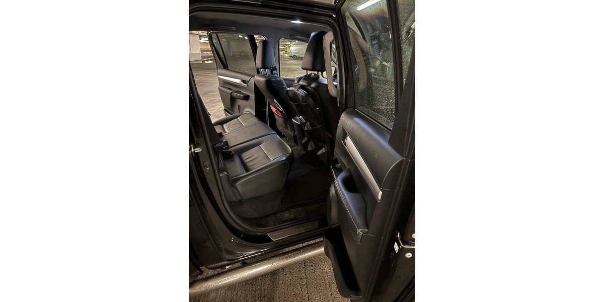 Toyota Hilux 91.000 km 57.000 &euro; Berlin 10178