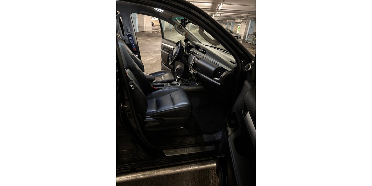 Toyota Hilux 91.000 km 57.000 &euro; Berlin 10178