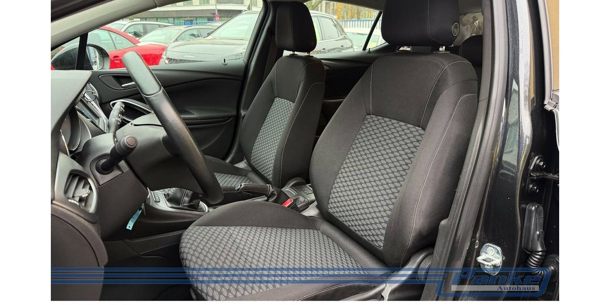 Opel Astra Selection*Tempo*SHZ*Ambiete*SR+WR* 36.084 km 8.890 &euro; Berlin 13187