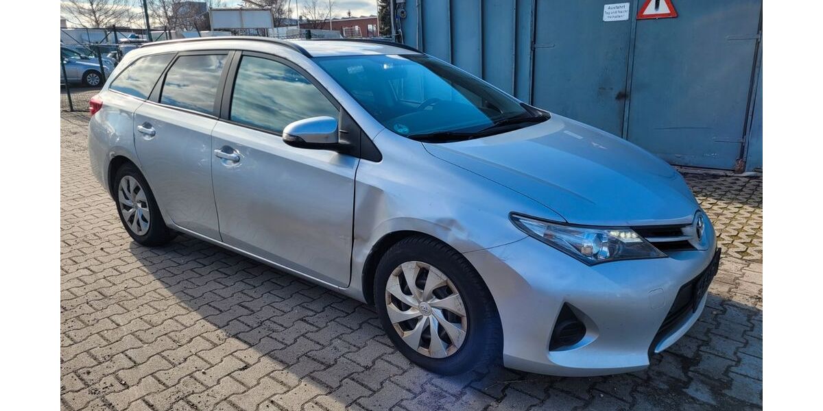 Toyota Auris 219.355 km 5.500 &euro; Berlin 12277