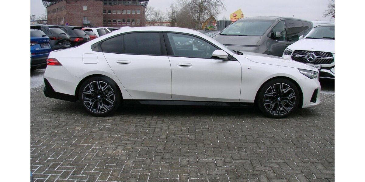 BMW 520 520d M Sport Pro Xdrive ACC 360º H&K ACC HUD 24.408 km 57.980 &euro; Falkensee 14612