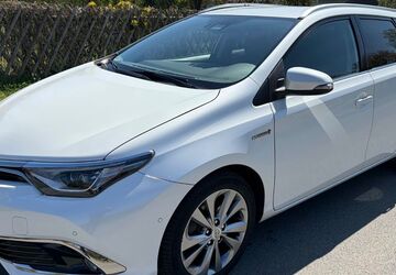 Toyota Auris 145.996 km 13.499 &euro; Berlin 14199