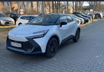 Toyota C-HR 3.000 km 42.140 &euro; Berlin 13403