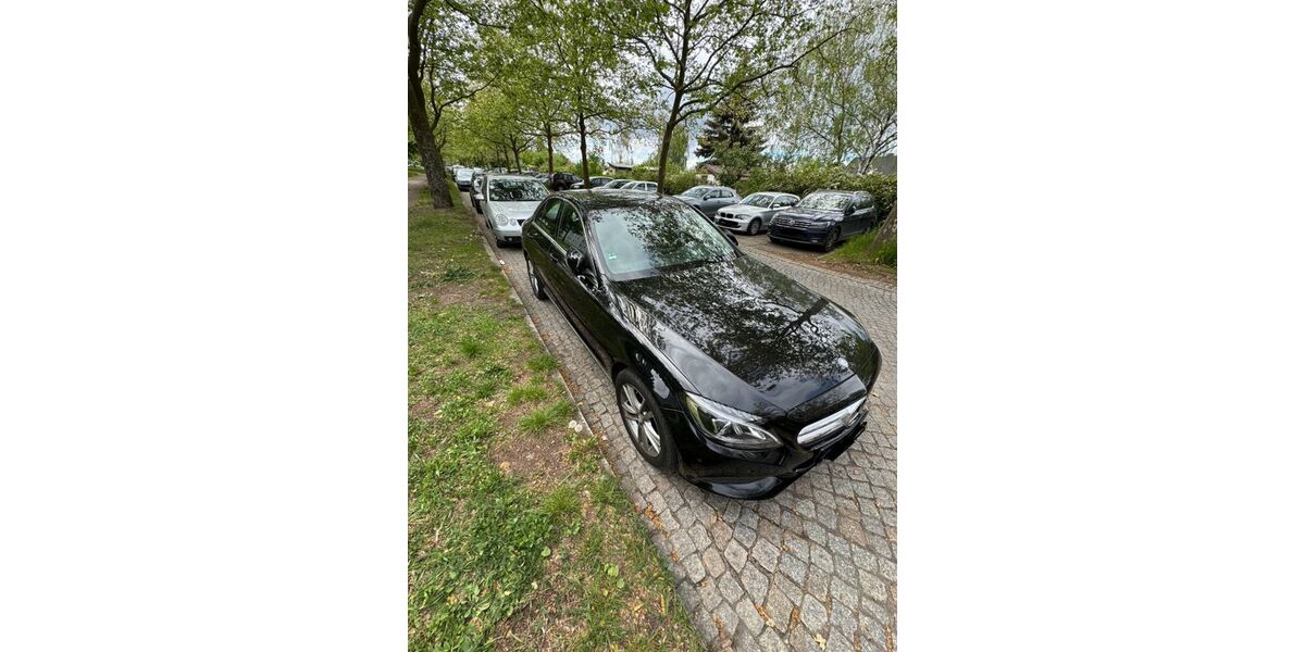Mercedes-Benz C 300 208.000 km 14.500 &euro; Berlin 12459