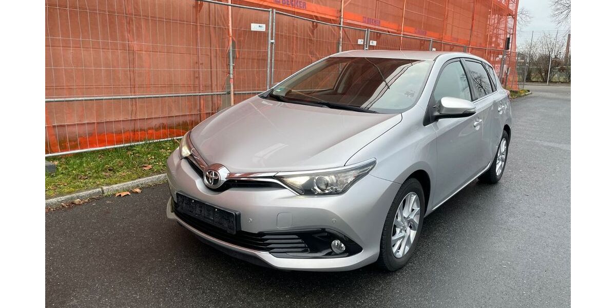 Toyota Auris 27.500 km 9.499 &euro; Berlin 12057