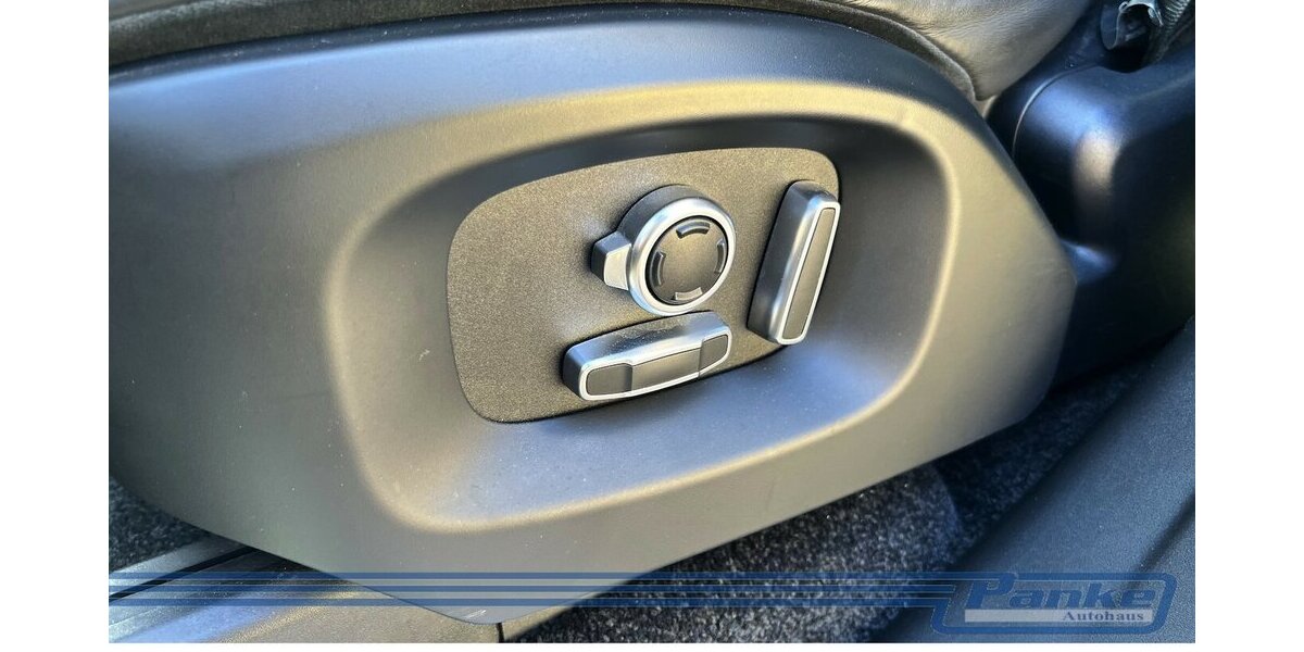 Land Rover Range Rover Vogue 4.4*Pano*LuftF*AHK*SoftC*ACC* 191.145 km 28.990 &euro; Berlin 13187