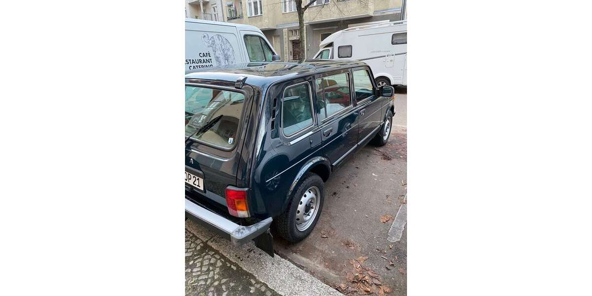 Lada Urban 9.000 km 13.000 &euro; Berlin 10713