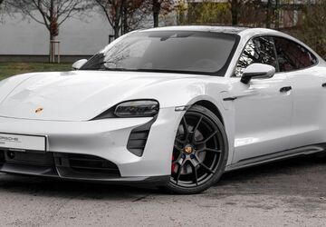 Porsche Taycan 10.817 km 99.930 &euro; Berlin 10587