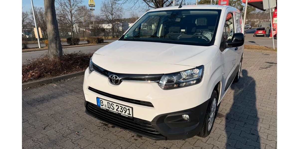 Toyota Proace City 59.000 km 14.000 &euro; Berlin 10435