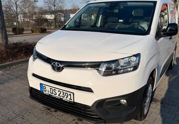 Toyota Proace City 59.000 km 14.250 &euro; Berlin 10435