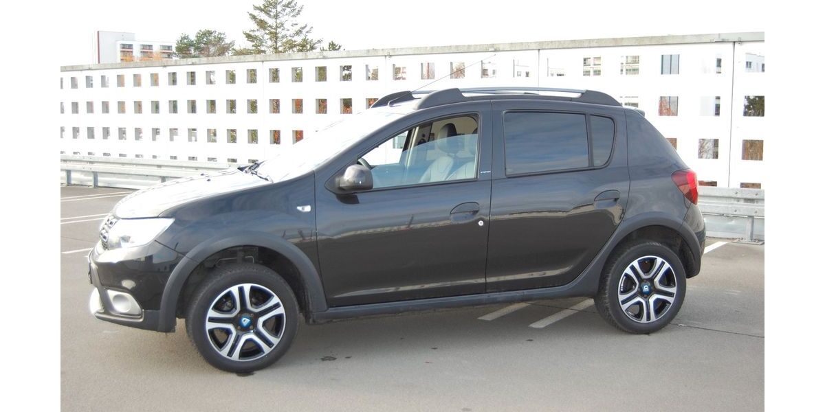 Dacia Sandero 48.700 km 9.999 &euro; Berlin 13435