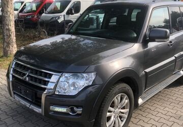 Mitsubishi Pajero 348.564 km 12.900 &euro; Berlin 12526