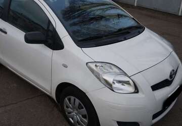 Toyota Yaris 170.000 km 2.499 &euro; Berlin 12439