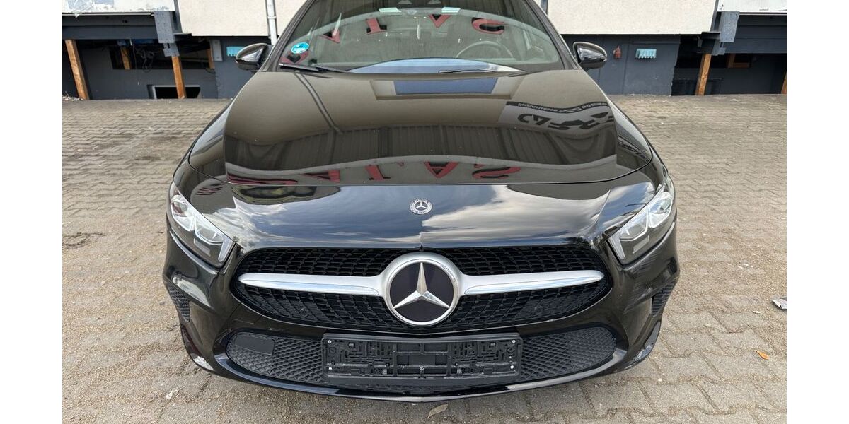 Mercedes-Benz A 180 164.000 km 16.900 &euro; Berlin 12057