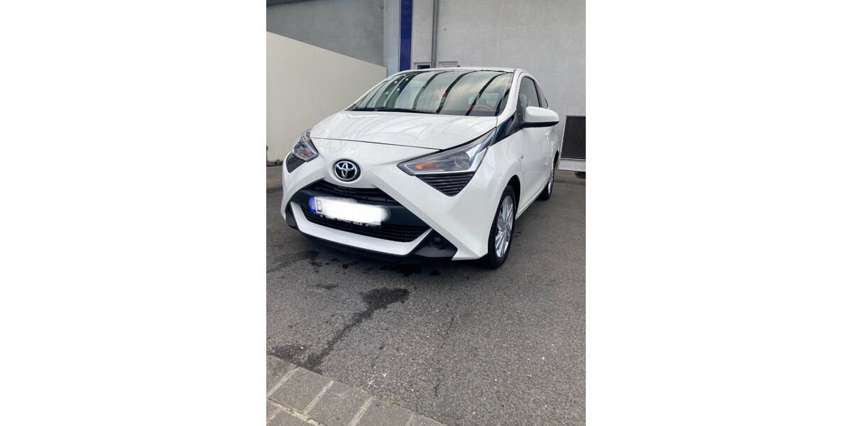 Toyota Aygo (X) 84.000 km 9.999 &euro; Berlin 10711