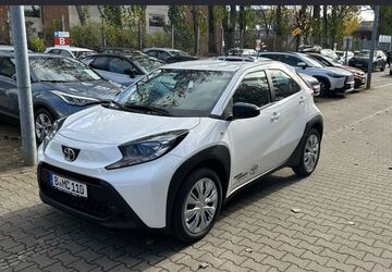 Toyota Aygo (X) 2.500 km 17.890 &euro; Berlin 13403